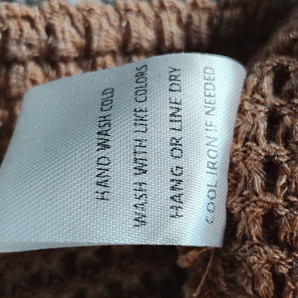 Pink Lily Burnt Orange Vneckline Pullover Sweater Size Small - Picture 9 of 9